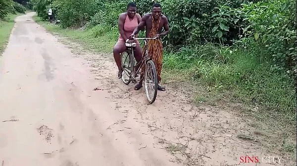 OKONKWO GAVE THE VILLAGE SLAY QUEEN A LIFT WITH HIS BICYCLE, FUCKED HER OUTDOOR